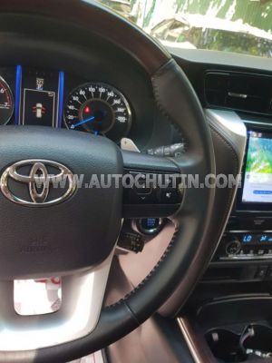Xe Toyota Fortuner 2.7V 4x2 AT 2017