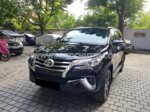 Xe Toyota Fortuner 2.7V 4x2 AT 2017